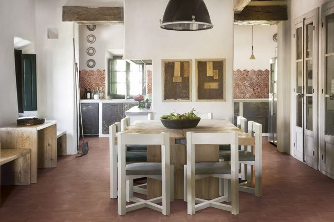 sala da pranzo con piastrella in cotto di siria ceramiche