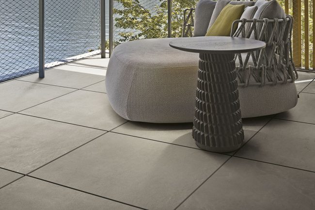 piastrella gres porcellanato in terrazzo esterno di ceramiche siria
