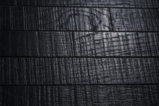legno verniciato colore nero di kerakoll