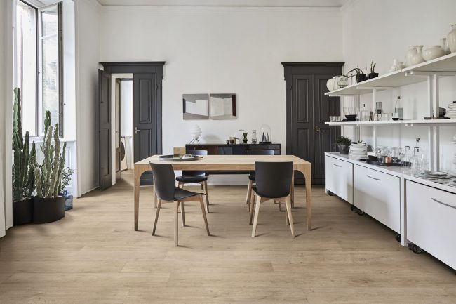 piastrella effetto legno in sala da pranzo di siria ceramiche