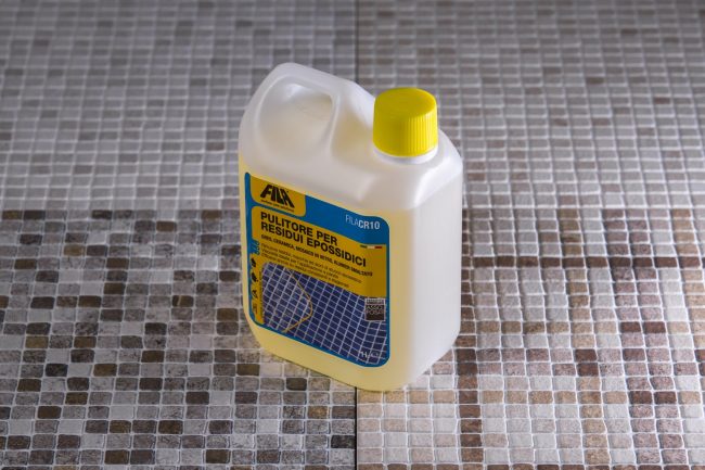 pulitore per residui epossidici per manutenzione di ceramica e mosaici